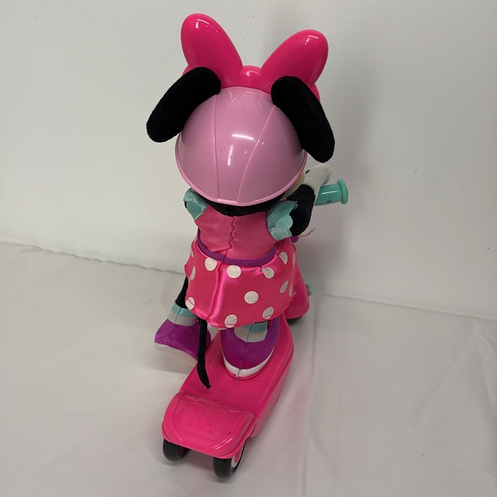 Disney| Scooter Minnie Mouse plush sing & spin toy, talking Minnie Mouse - Picture 3 of 10